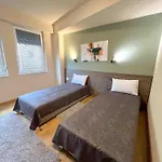 2-bedroom Luxe With Free Parking By He-ra *