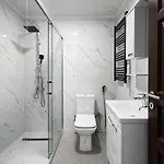 2-bedroom Luxe With Free Parking By He-ra * Skopje