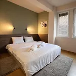 2-bedroom Luxe With Free Parking By He-ra * Skopje