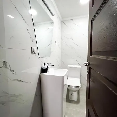 Apartment 2-bedroom Luxe With Free Parking By He-ra