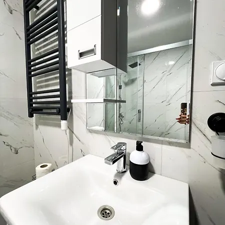 Lägenhet 2-bedroom Luxe With Free Parking By He-ra *