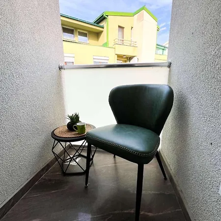 2-bedroom Luxe With Free Parking By He-ra Apartment *