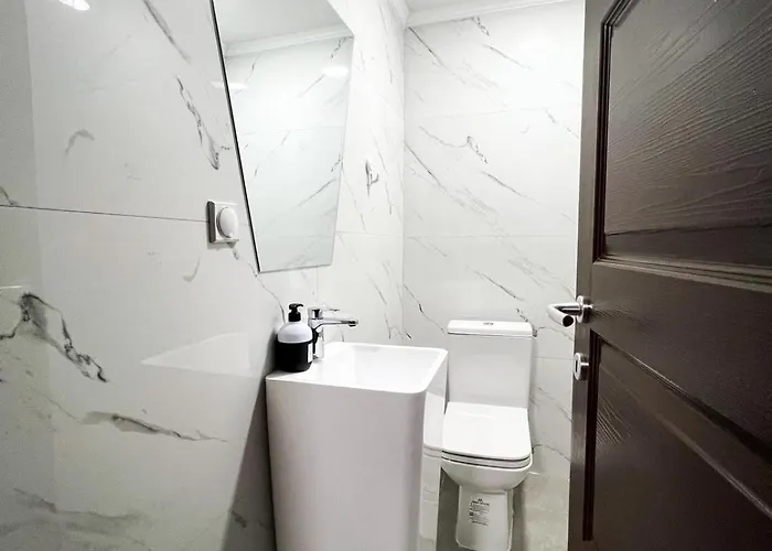 Διαμέρισμα 2-bedroom Luxe With Free Parking By He-ra