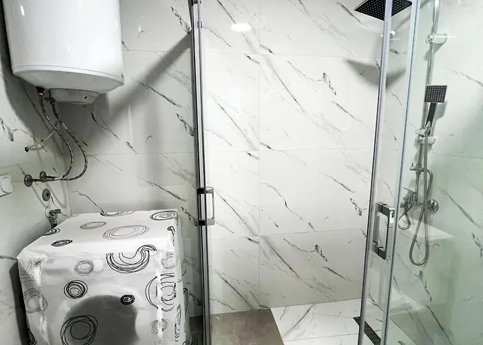 2-bedroom Luxe With Free Parking By He-ra *