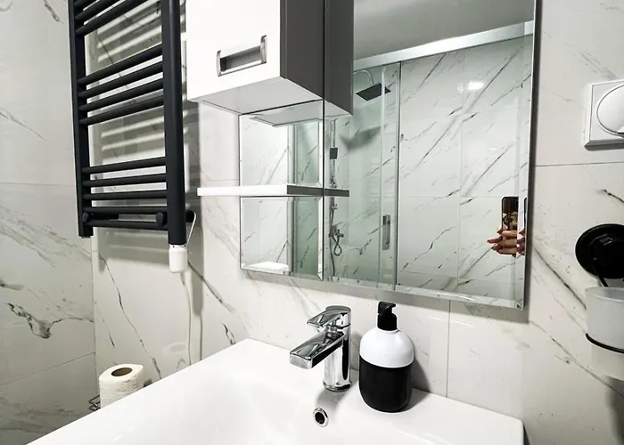 Διαμέρισμα 2-bedroom Luxe With Free Parking By He-ra *