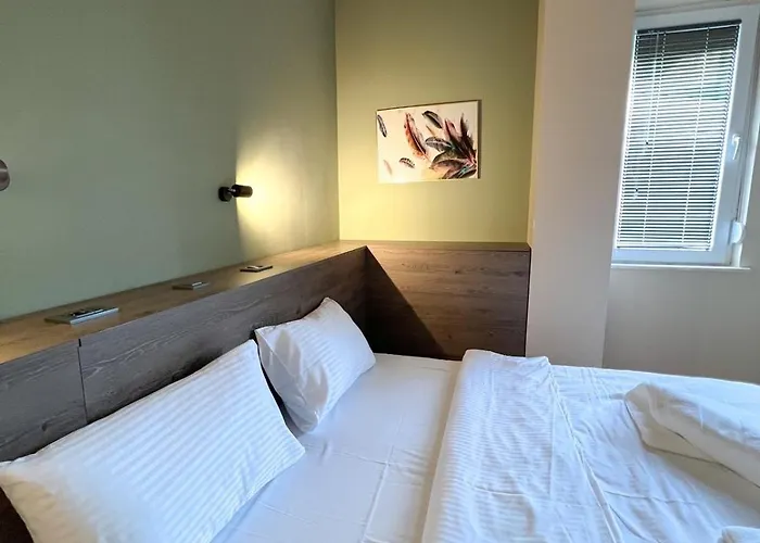 2-bedroom Luxe With Free Parking By He-ra *