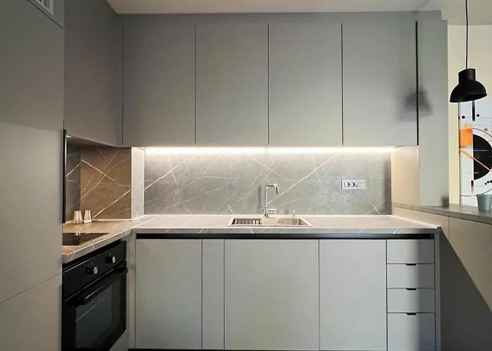 2-bedroom Luxe With Free Parking By He-ra Appartement