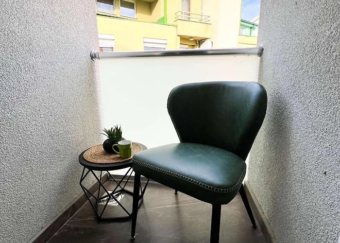 2-bedroom Luxe With Free Parking By He-ra Διαμέρισμα *