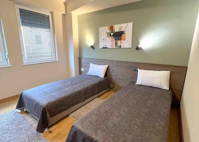 2-bedroom Luxe With Free Parking By He-ra *